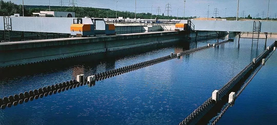 精制無煙煤濾料生產(chǎn)廠家觀點(diǎn)不應(yīng)將查清進(jìn)水水質(zhì)的責(zé)任推給污水處理廠