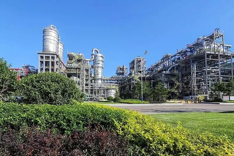 精制石英砂濾料廠家污水處理與煉化工藝合二為一,國內首個嵌入式污水處理廠投用