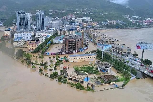 上等柱狀活性炭生產廠家為什么有些城市區域一下雨就洪澇?是因為排污系統沒弄好嗎?